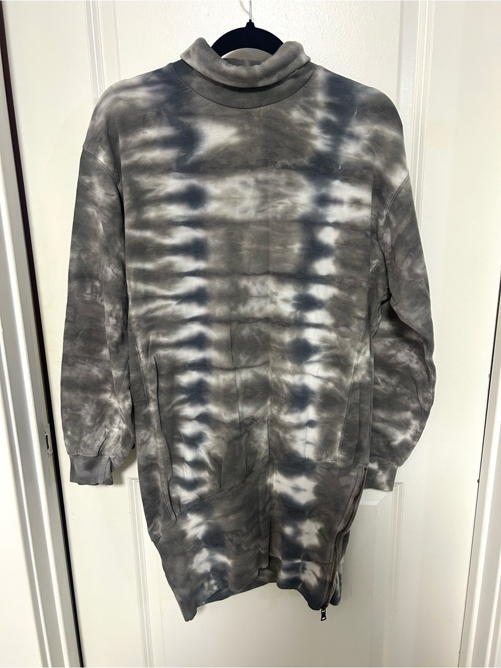 Young Fabulous & Broke Gray and White Tie-Dye Turtleneck Sweatshirt dress
